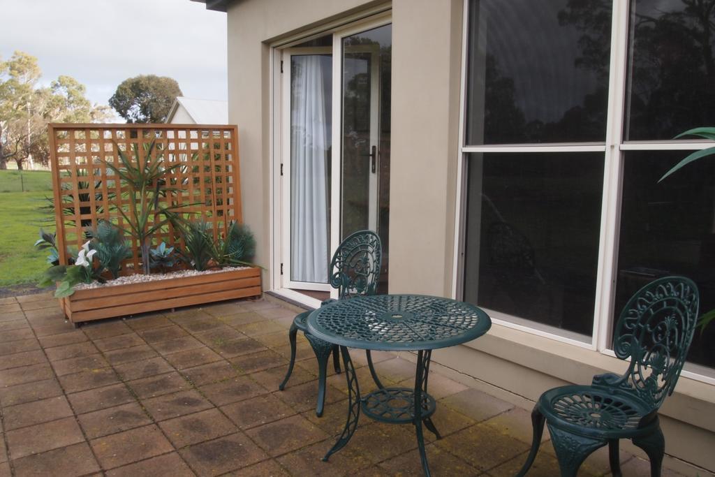 Alexander Cameron Suites Penola Room photo