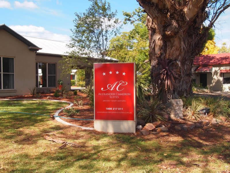 Alexander Cameron Suites Penola Exterior photo